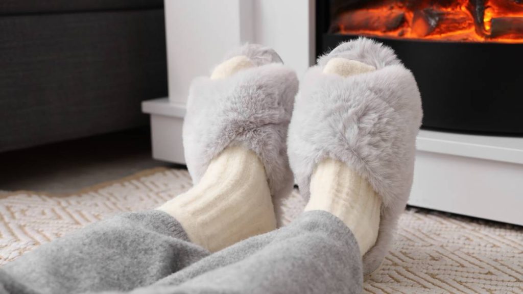 Top 5 Best Microwavable Heated Slippers Featured Image